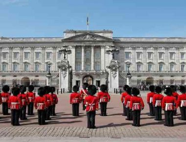 Buckingham: Ακύρωση τελετής αλλαγής φρουράς λόγω ασφαλείας (φωτό)